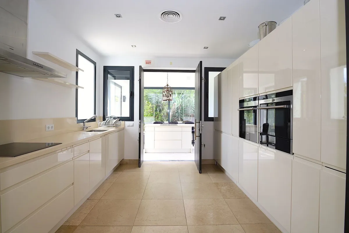 ffd9c0be-aa07-4ef8-8453-a16e321f53c2