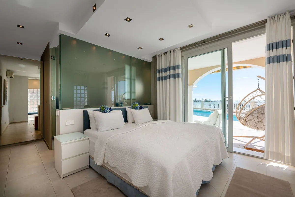 ab528daa-b5aa-4482-a24c-7dc2c4d34400