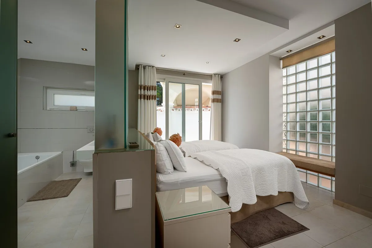 f64f8bfe-e9e4-436e-accf-953a57d88f75