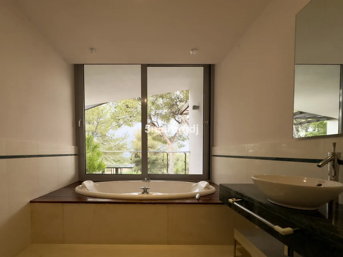 4b176348-fae3-46cd-bd85-aa066cb7d403