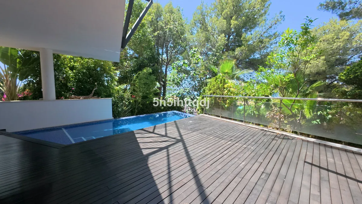 98f27bee-c17b-47c3-bac0-b5e07818f543