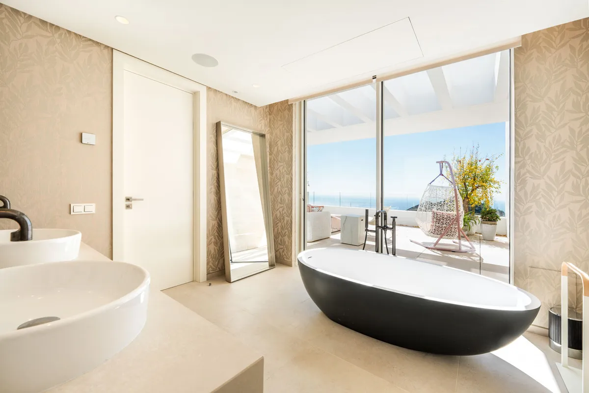 4f52ee46-8a81-46c1-a7d0-e335ff5c4545