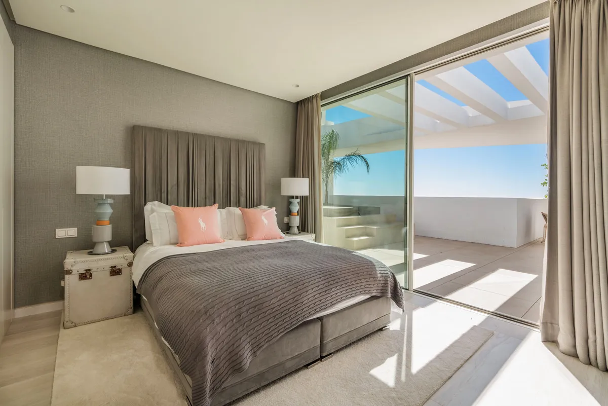 c4f573f0-e793-4b3e-be32-68ea1b10792e