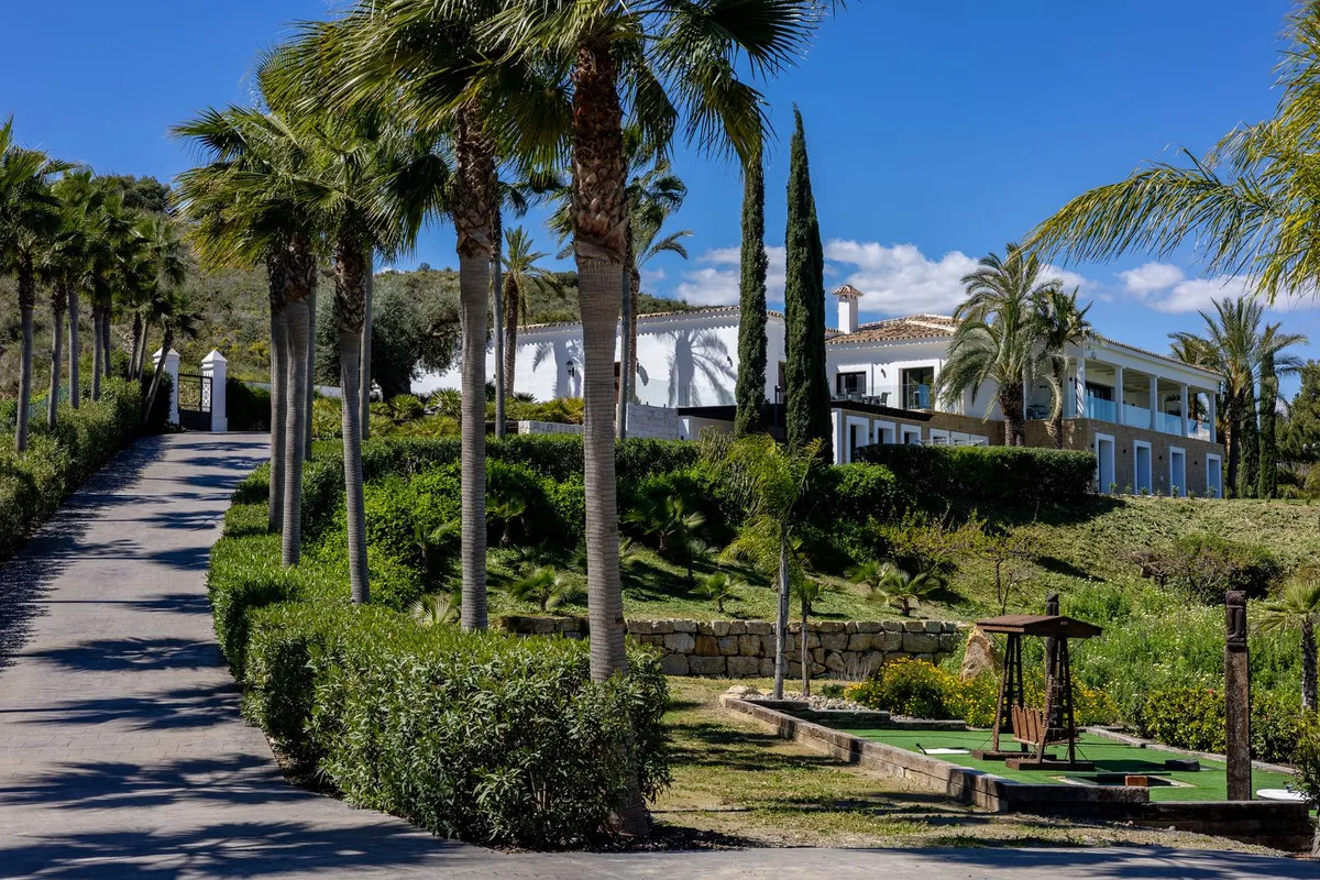 2a8b3523-a43f-474e-8299-e74e5463c2c0