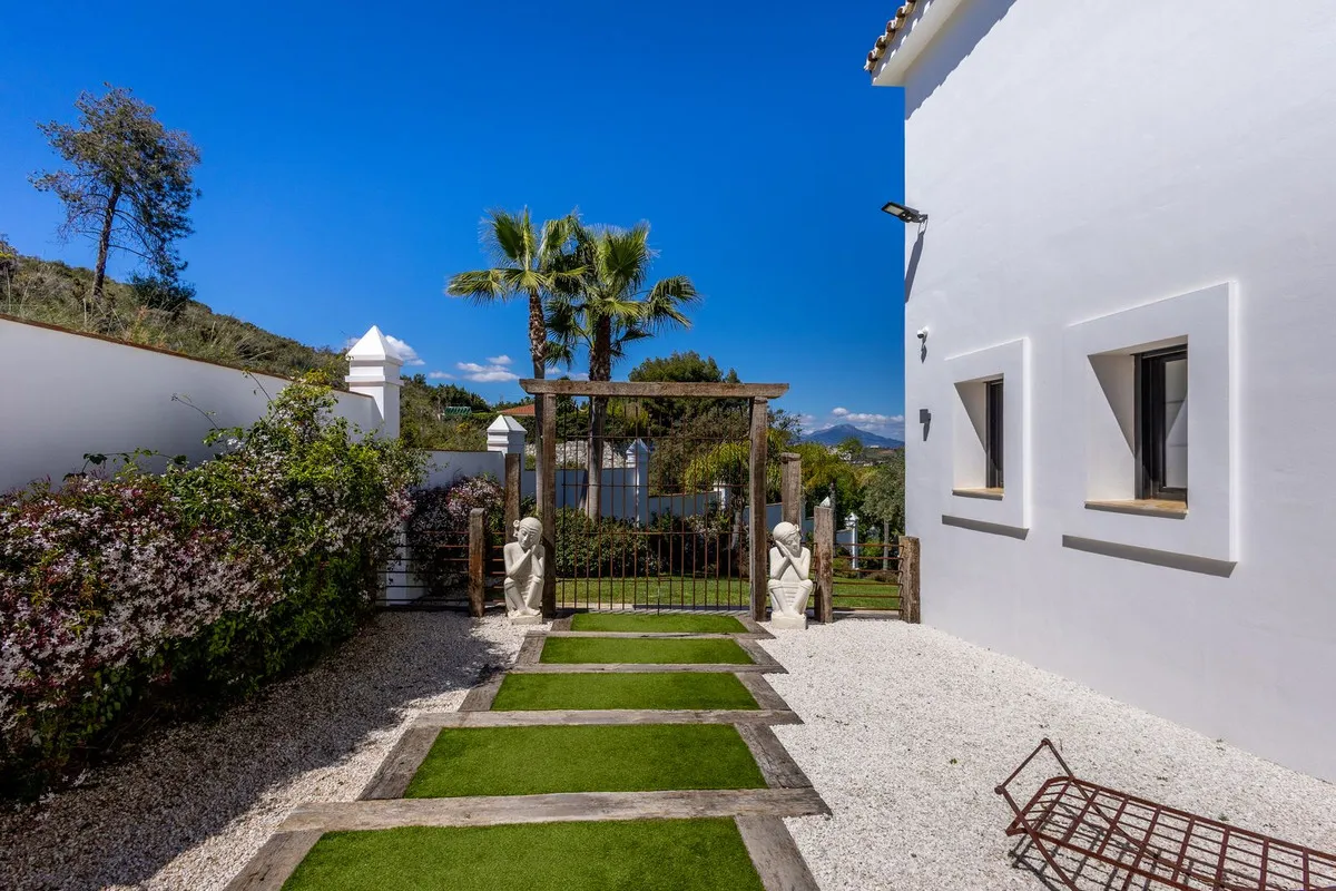 b8b9f955-fc48-4ffd-9a52-d7fac660347d