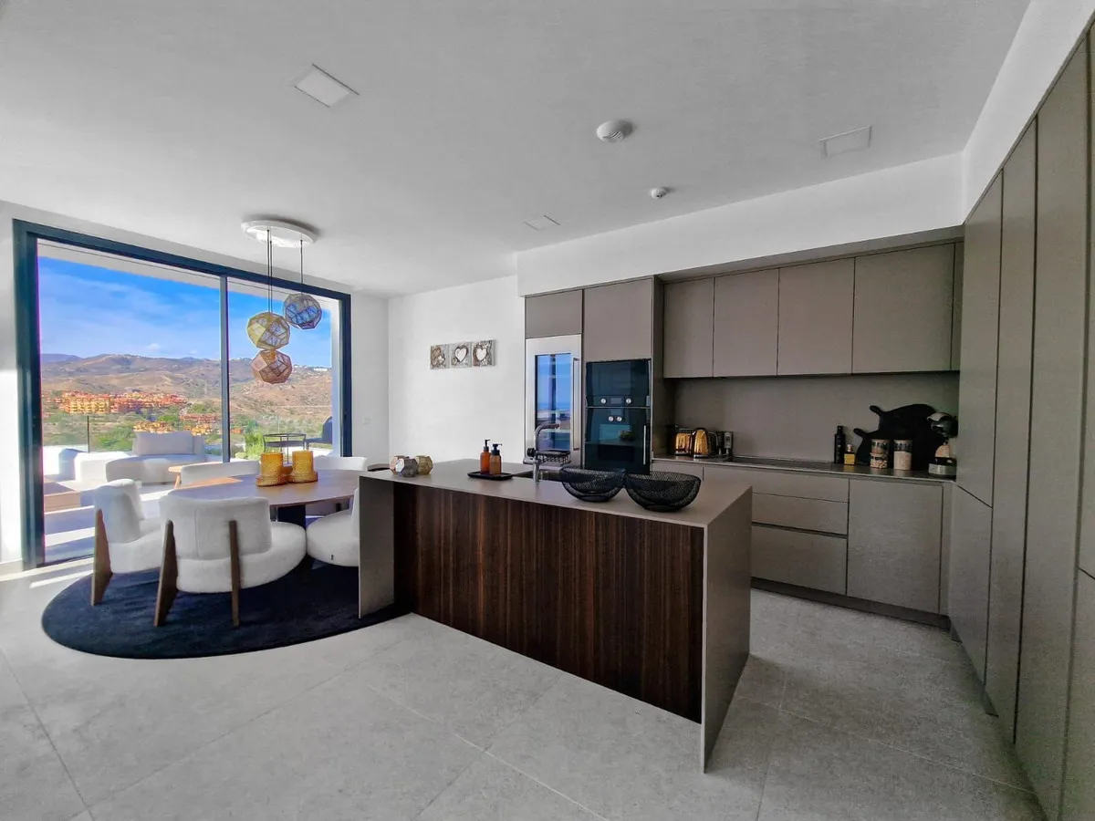 649fc27f-27a7-46fc-8c9b-67a58706fdbc