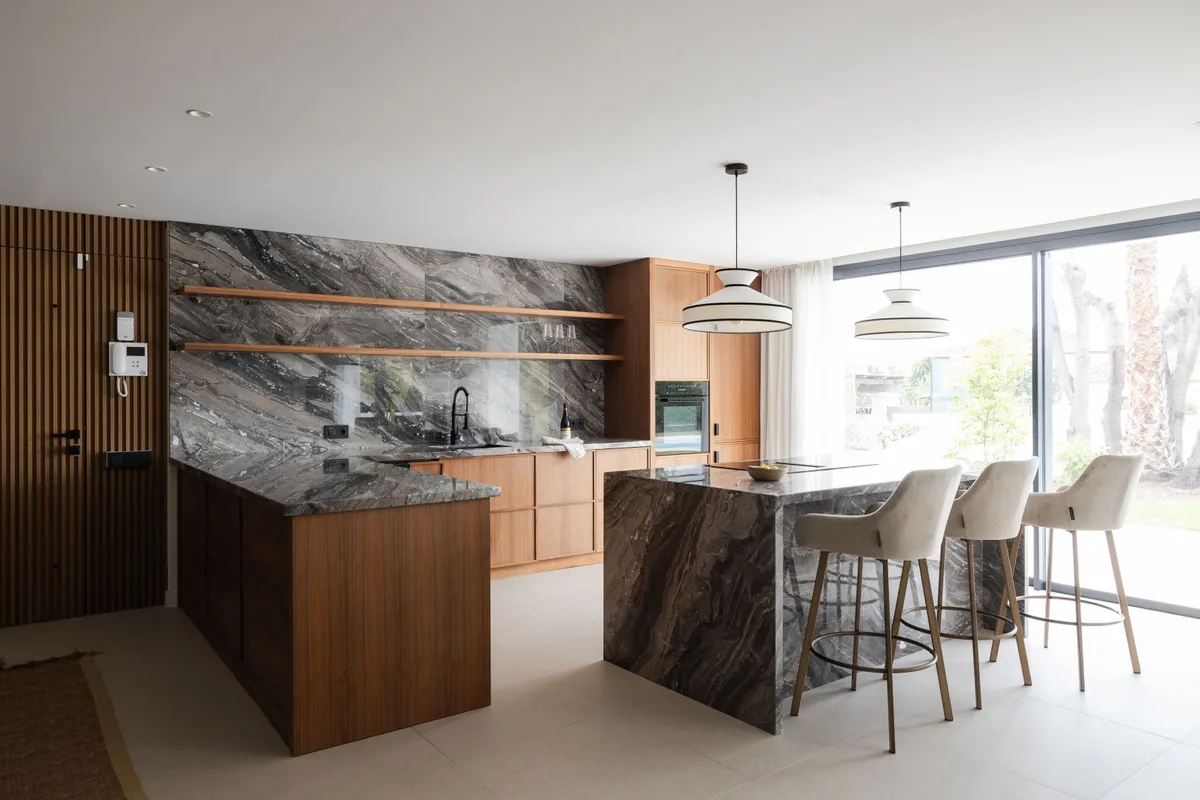 23fdb0bf-9f8c-44e5-b654-aef0f4289bb7