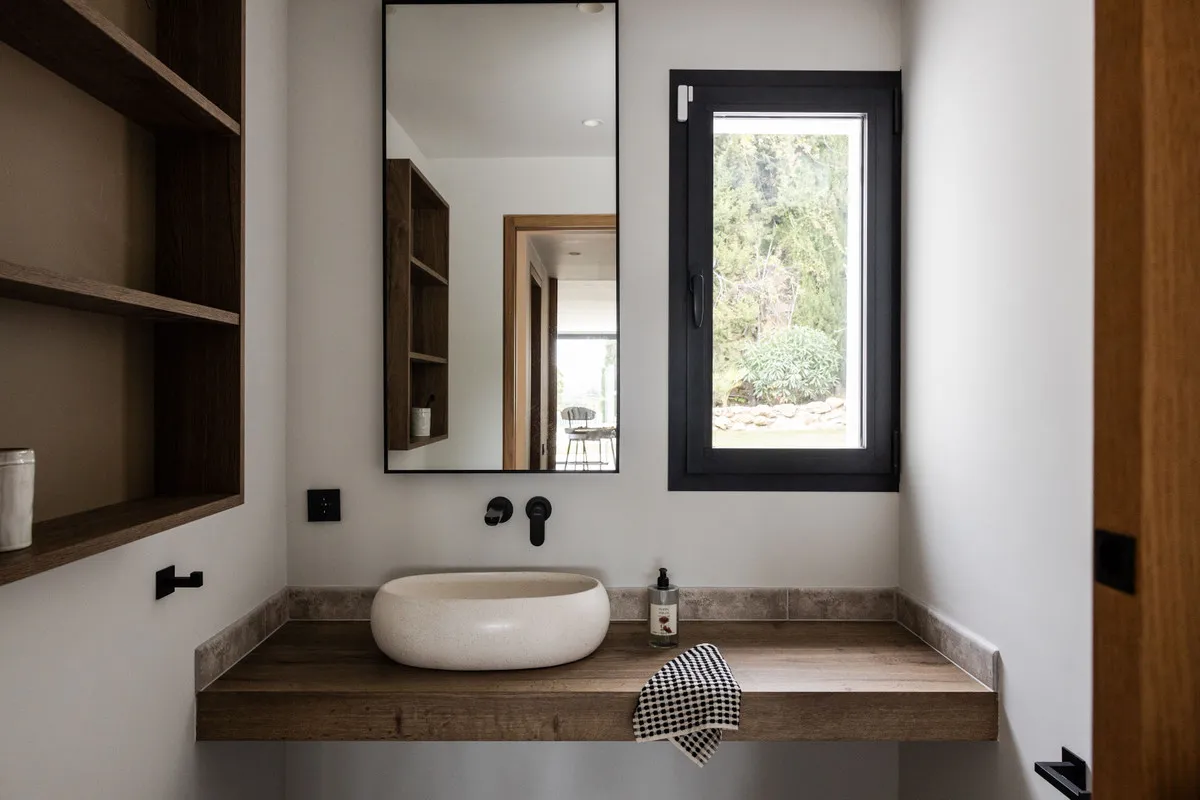 8ce2d30c-94f0-4587-acc2-e33478a977f5