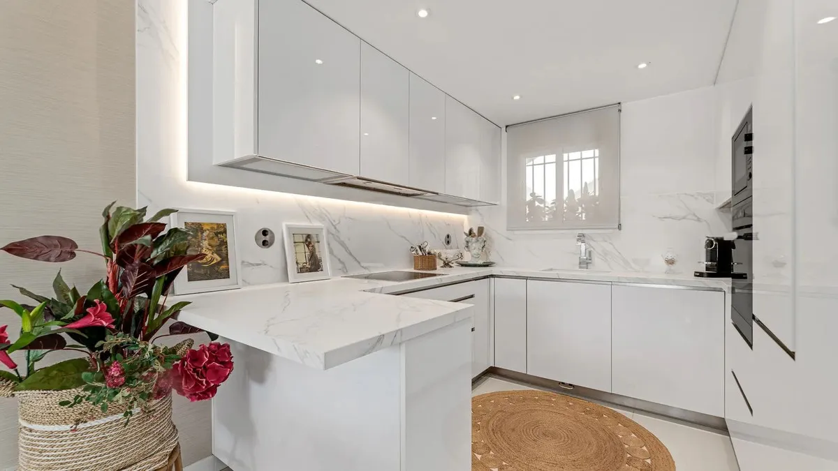 4cfb6448-6811-4749-a356-1d31dafe3a10