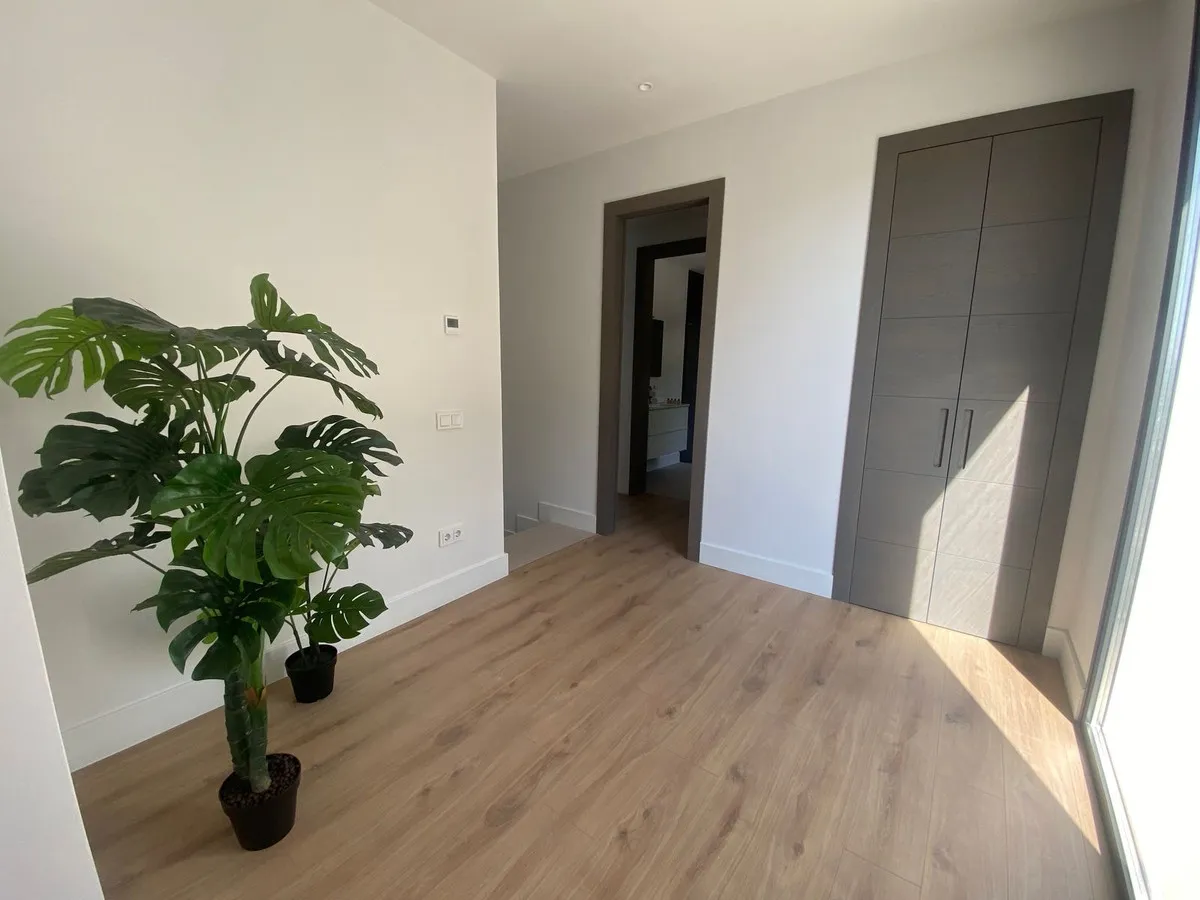 2245e952-cefb-454b-bfe9-7df76f4a1752