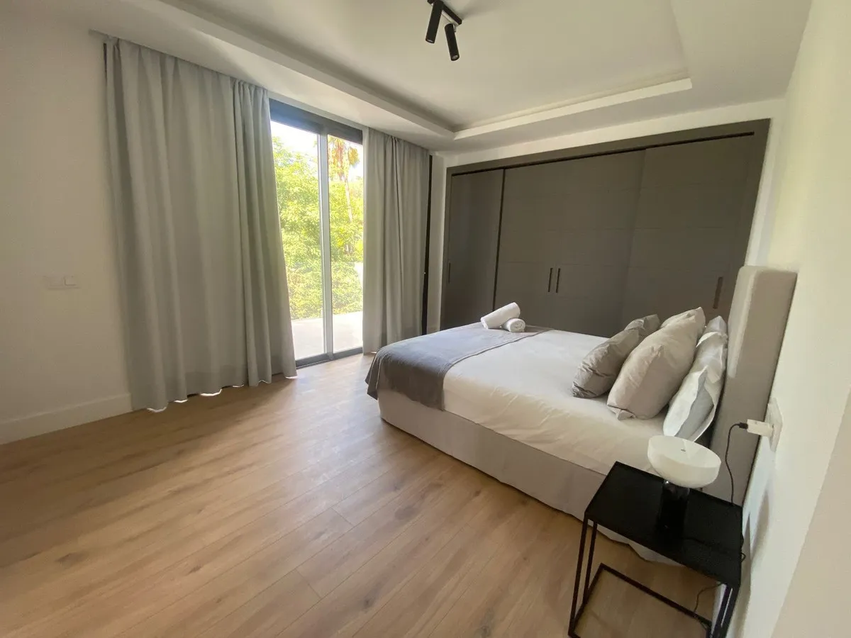 33c2b6b5-2eb0-4fa1-972c-5c8970c546e3