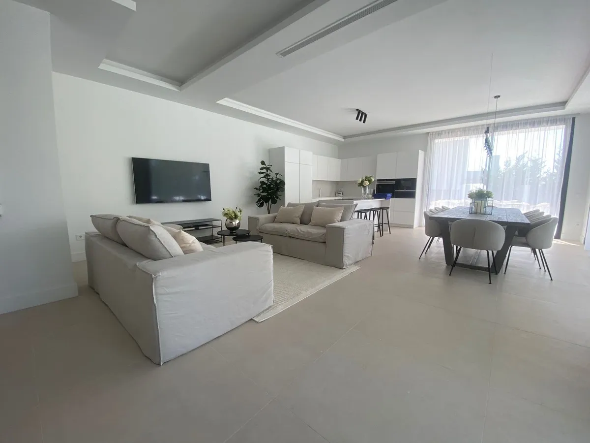 a0d643c5-1975-4043-91e1-53c21e7eab4f