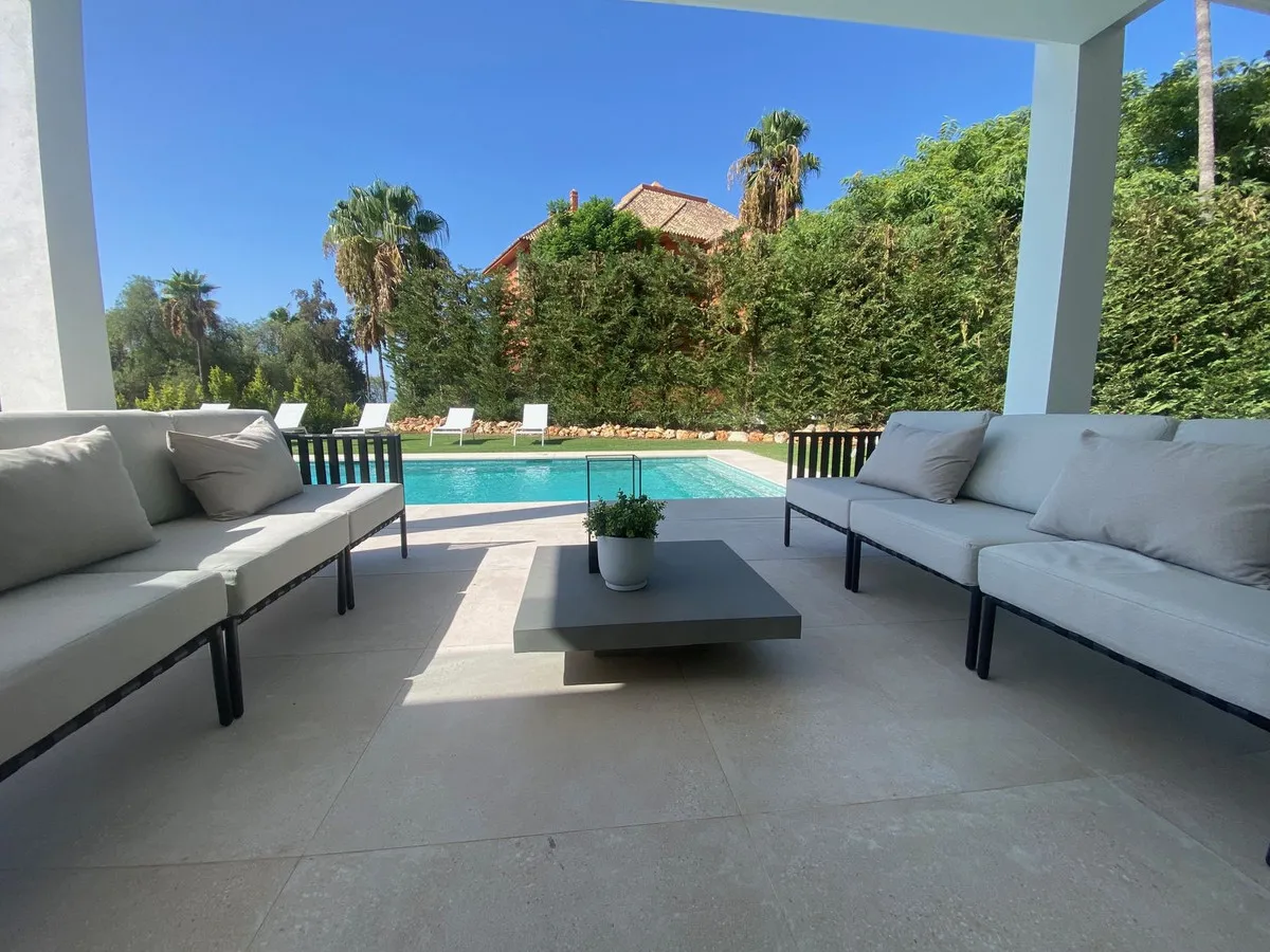 a1194703-13f9-4a86-b33e-c9e65cc33b06