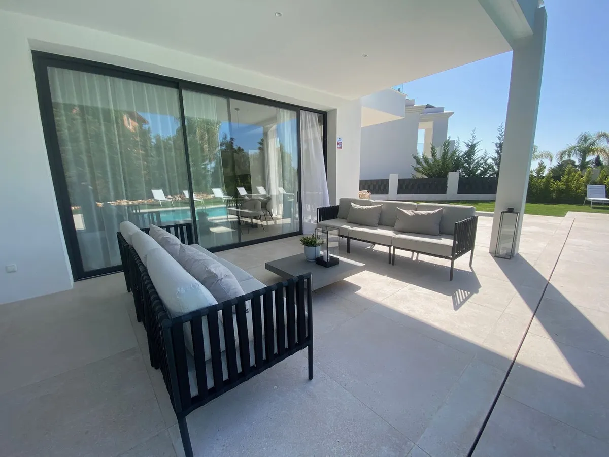 e7f2cefa-baf7-4d47-8531-e486d1e11f56