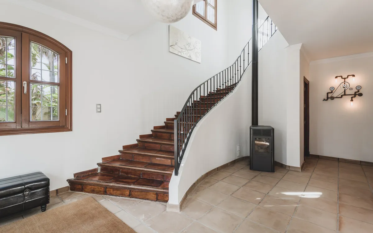 e6488359-7ba9-4d41-a602-f252265b787e