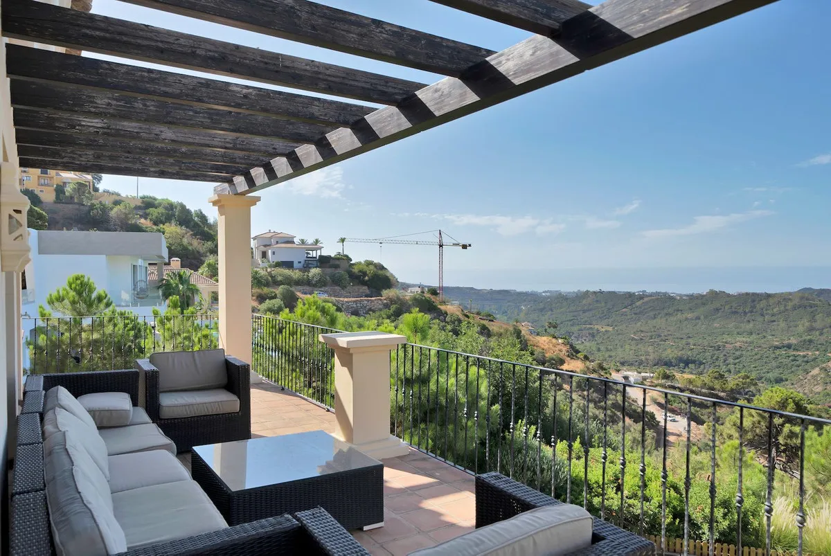 0fb085eb-4217-4b11-b1c8-ff8d622ec33f