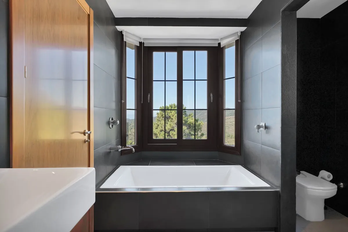 aa84eccd-e10c-422f-950d-42a57700f24b