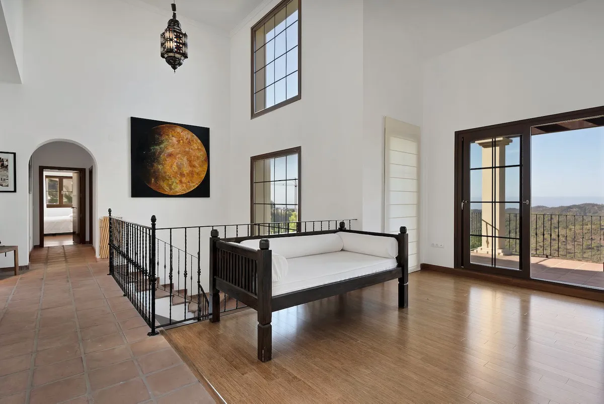 dde5b923-67ae-4007-aead-b7d89504be76