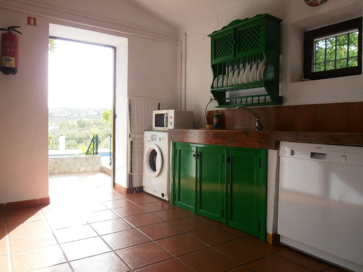 37de7040-fe93-43c1-923c-2ee16650f1d8