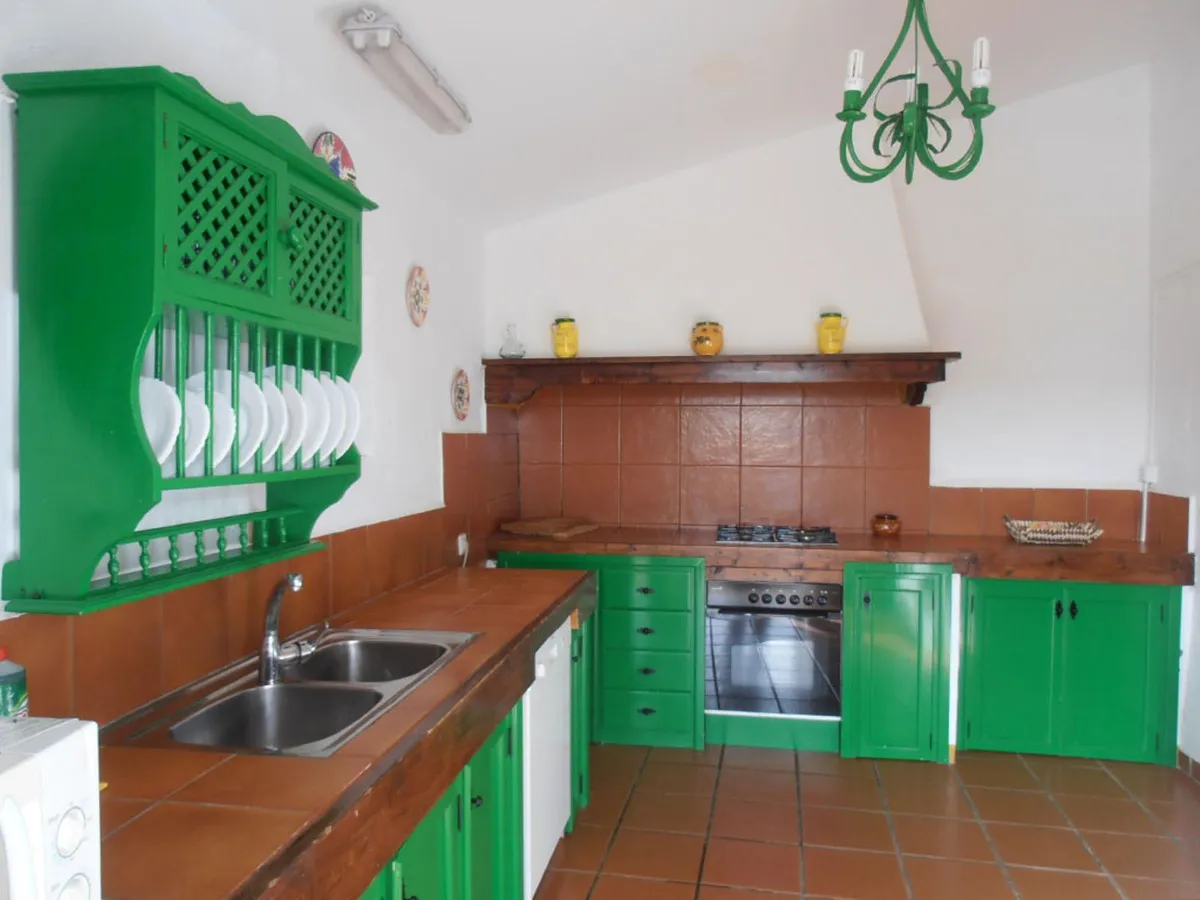 6aaa548e-a7d0-4486-8adb-fdd80b120dc8