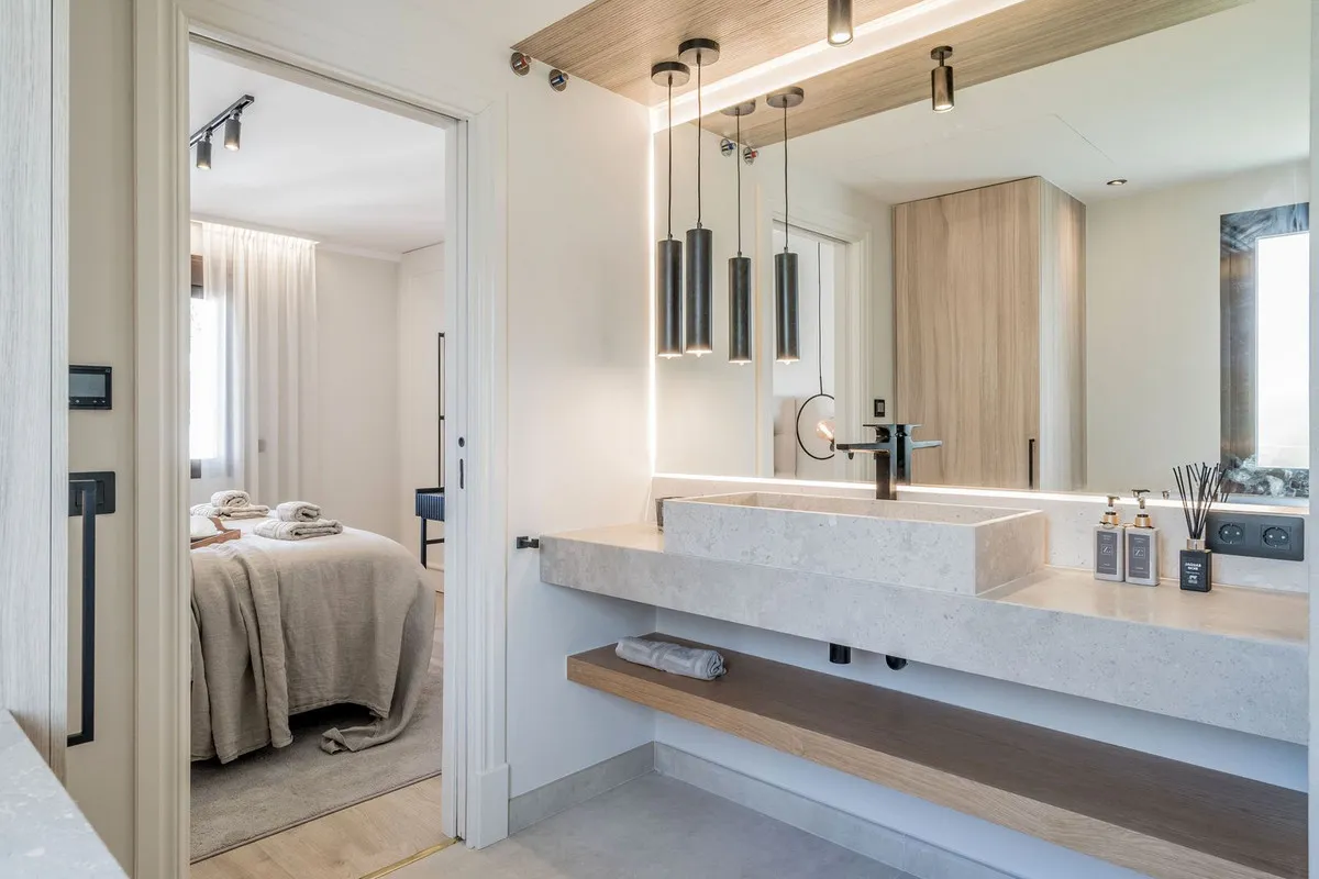 1d3351f7-d5a9-4ca9-8477-d7ee04610125