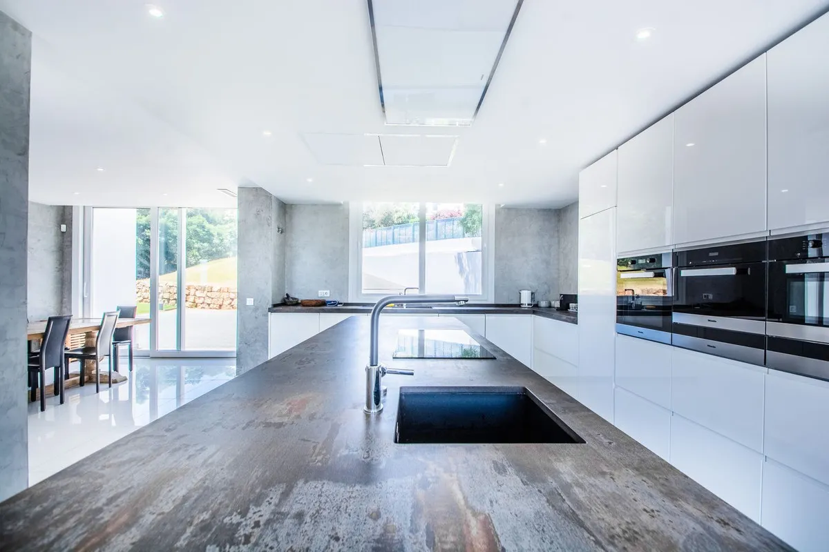 2a0006fc-e48a-4e60-a932-48680ab70f2b