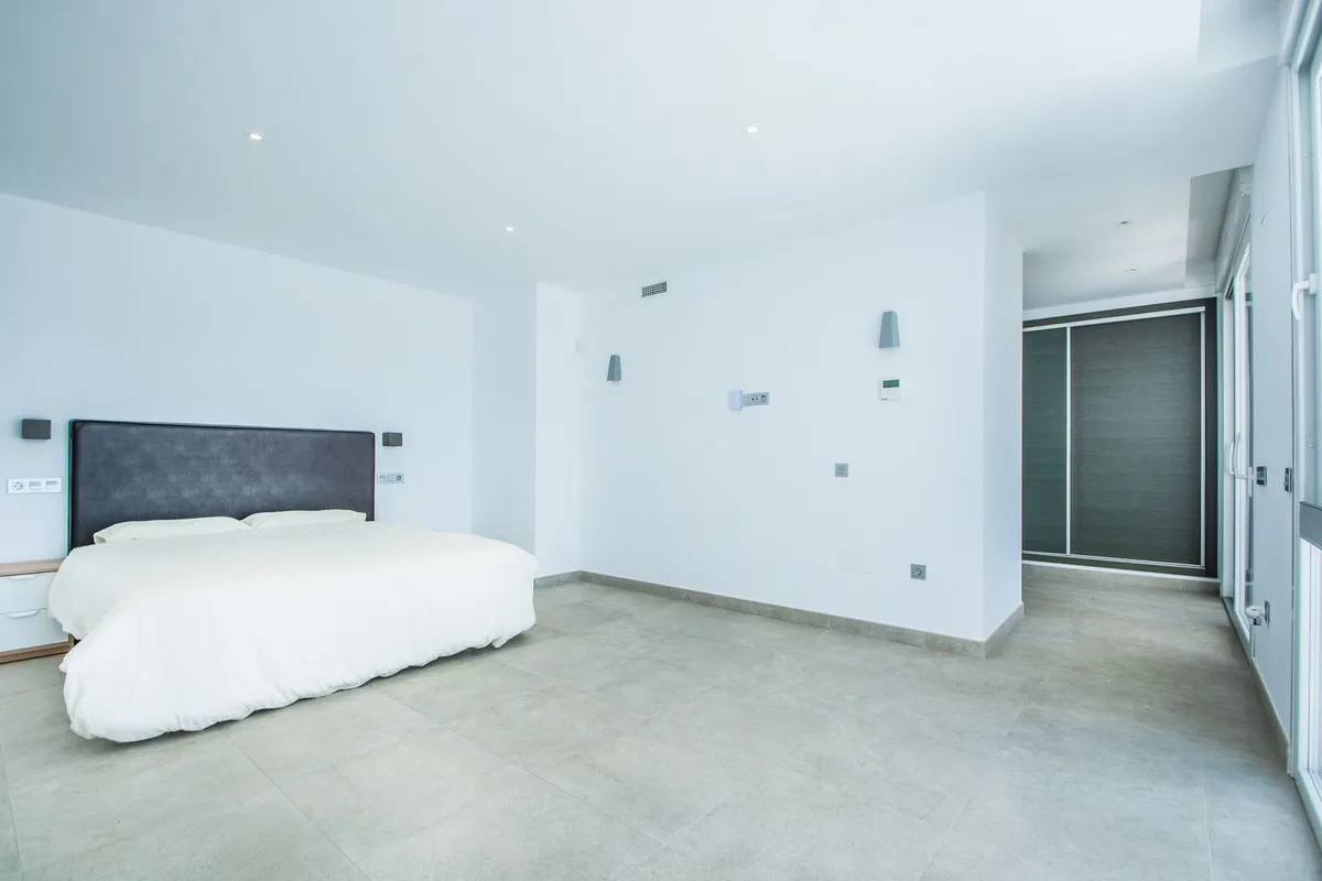 967d02f3-9c83-4f69-a2d8-b1bc95b0ff59