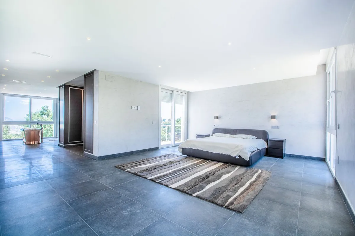 e4220757-6d27-4771-b6d5-1dc5d8cba2bb