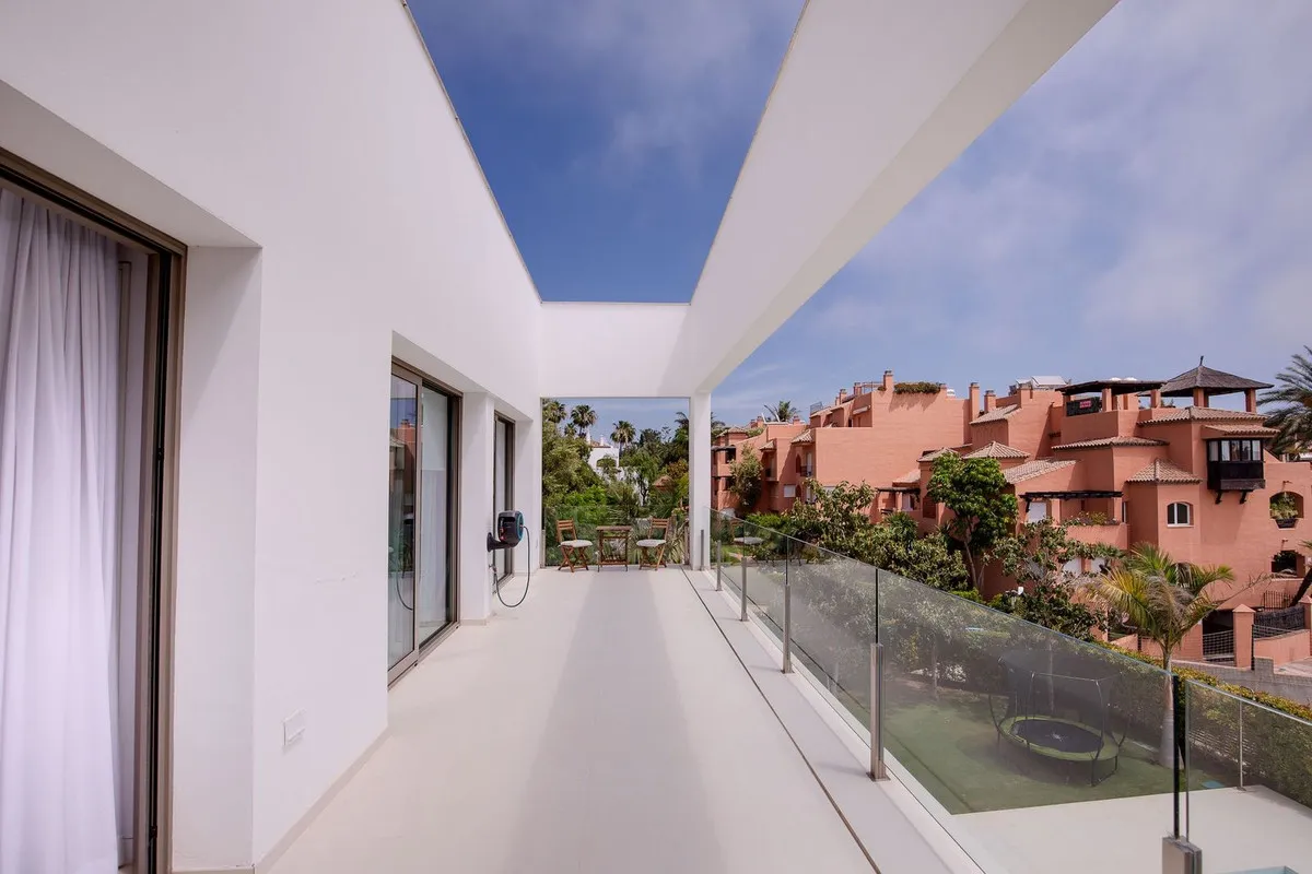 d501b14c-71fb-4f3f-ba74-df2f5e86d138