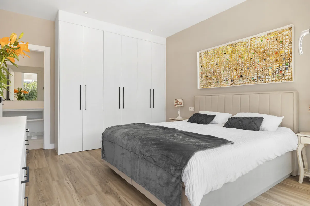 048bfa79-c15d-4af9-8468-ffb61bbace68