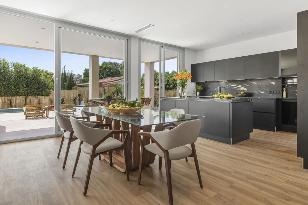 51d57774-c441-499a-8f7d-65a1818c87e2