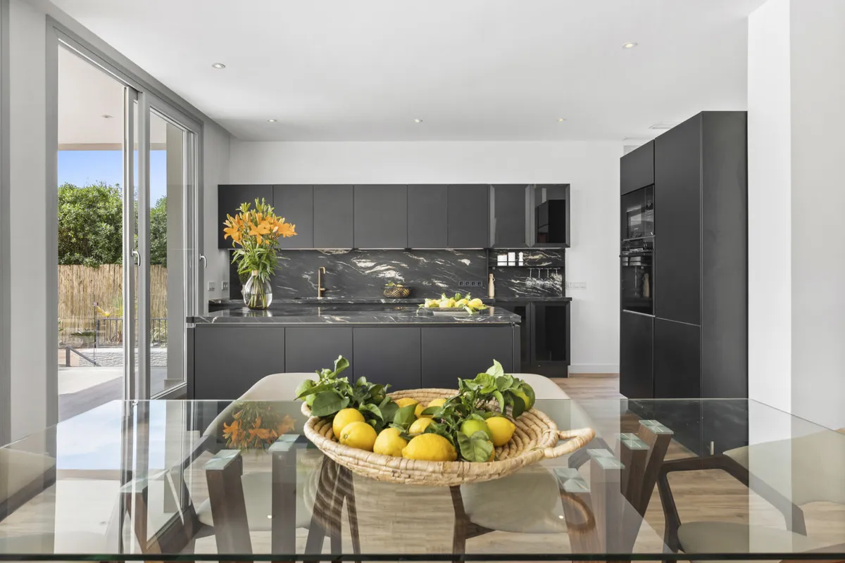 93380618-6315-45e1-b14e-68f339eff2c3