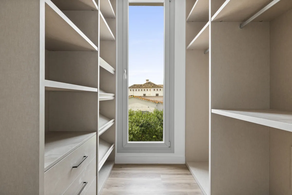 fddb0ca7-1ba0-4201-824a-fd26f9643b4a