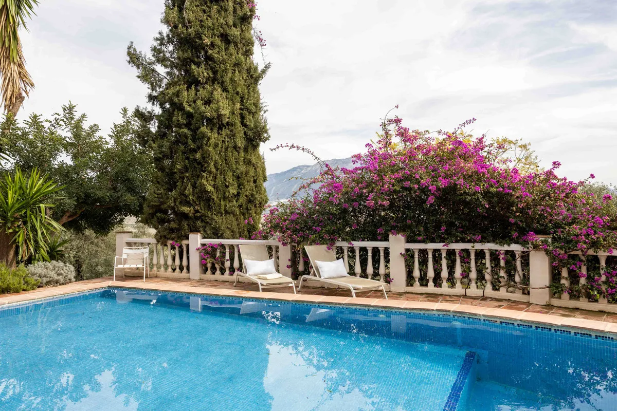 8ac39d9f-ff44-4769-9df8-5a37e35b63b7