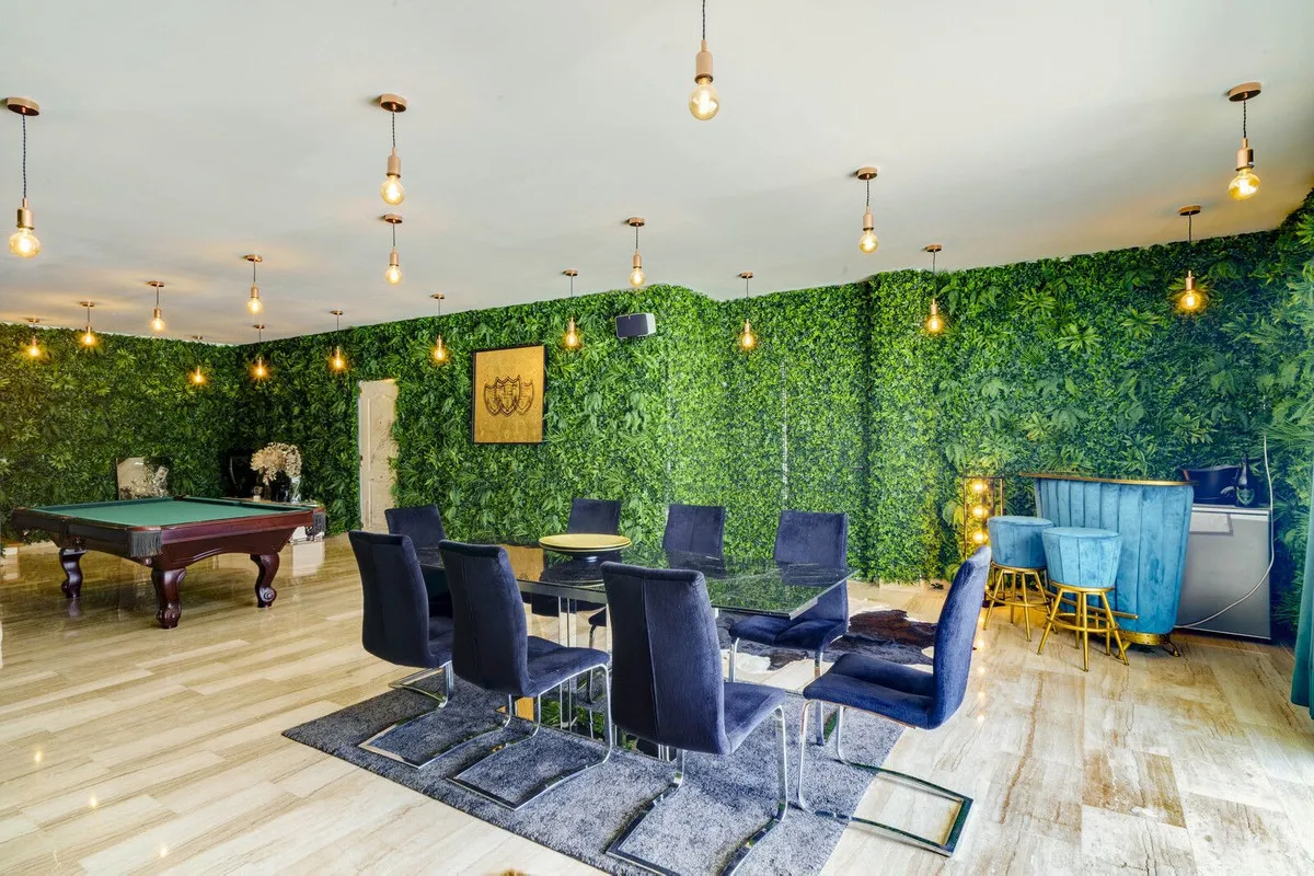 052ce05f-9c2d-4a42-bc8e-31477316962d