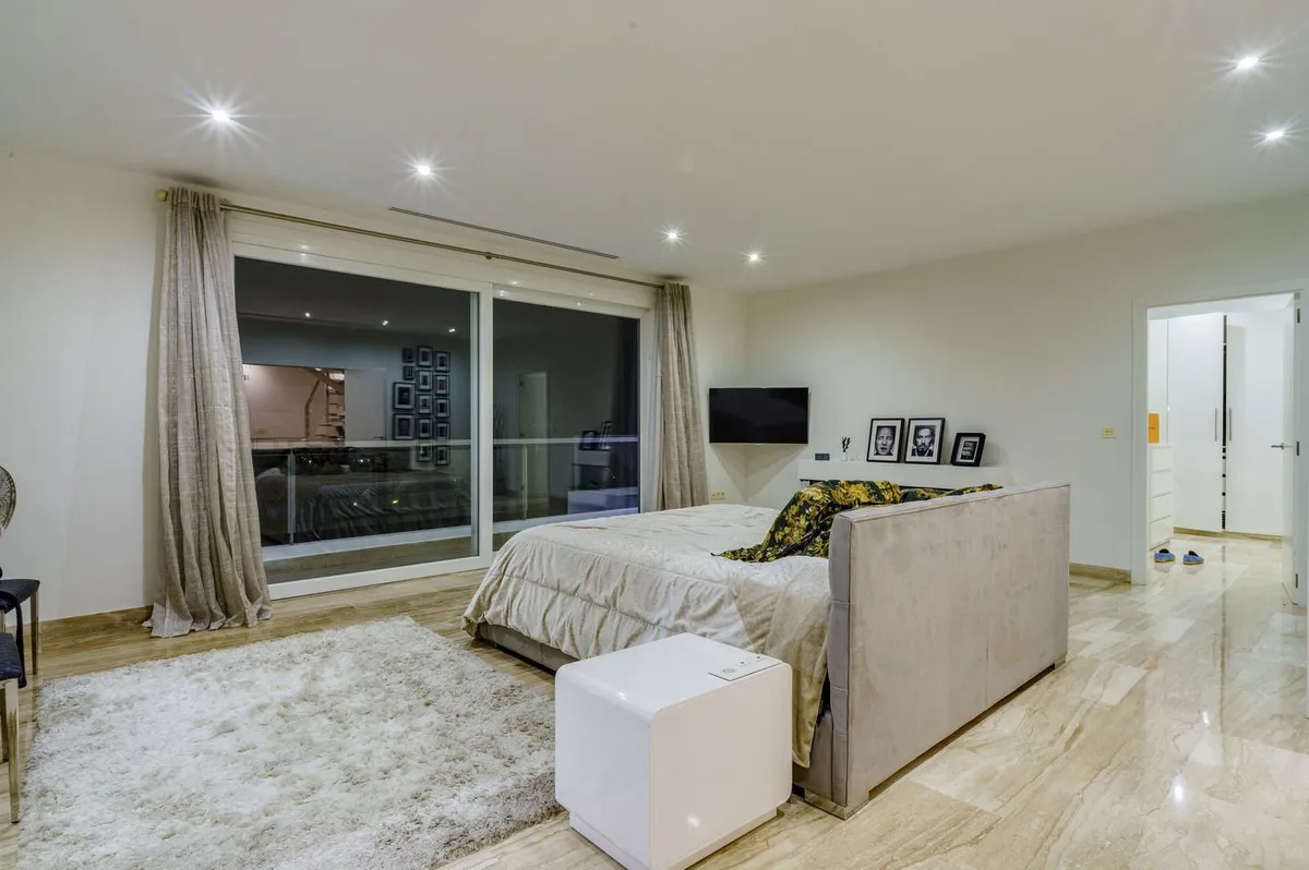 1dca5ad9-4e8b-43d7-a1a9-8c3389402504