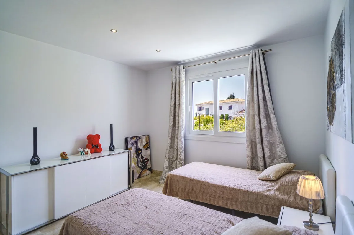 76c9bf9a-871d-44f5-b460-4c4d9581653b