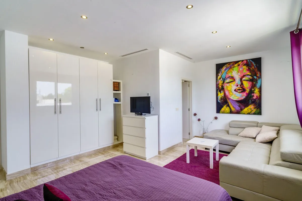 ee69e31e-e188-4b59-b52c-2e9596b68c50