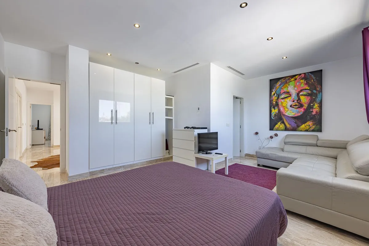 11209ed9-d952-451b-85d9-4c8c8e539c95