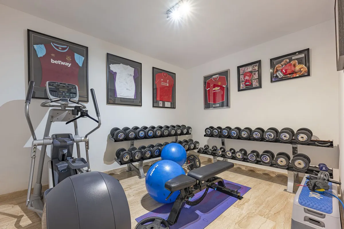 7a5fa100-a862-4eec-b61e-8846b3affe85