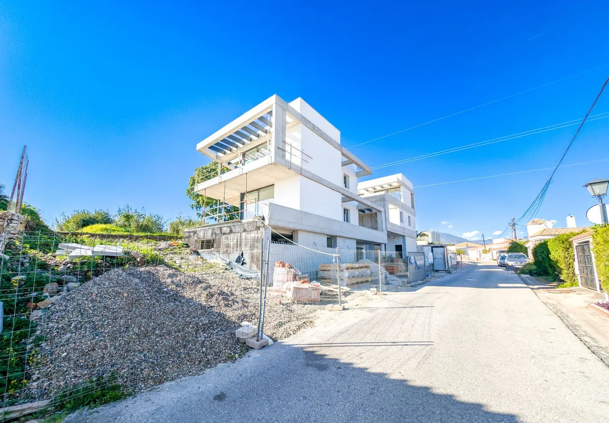 1aacf0c9-aa22-4400-bba1-f53180e60571