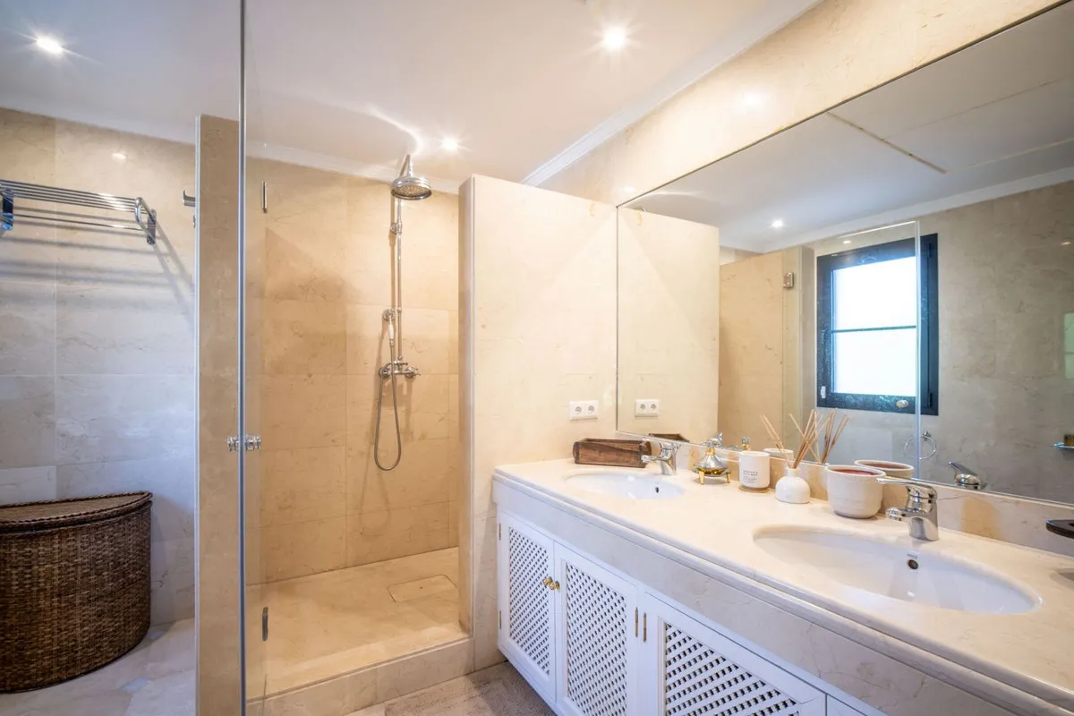 b4c35c8a-1194-4b52-a0e9-e528c7462f8f