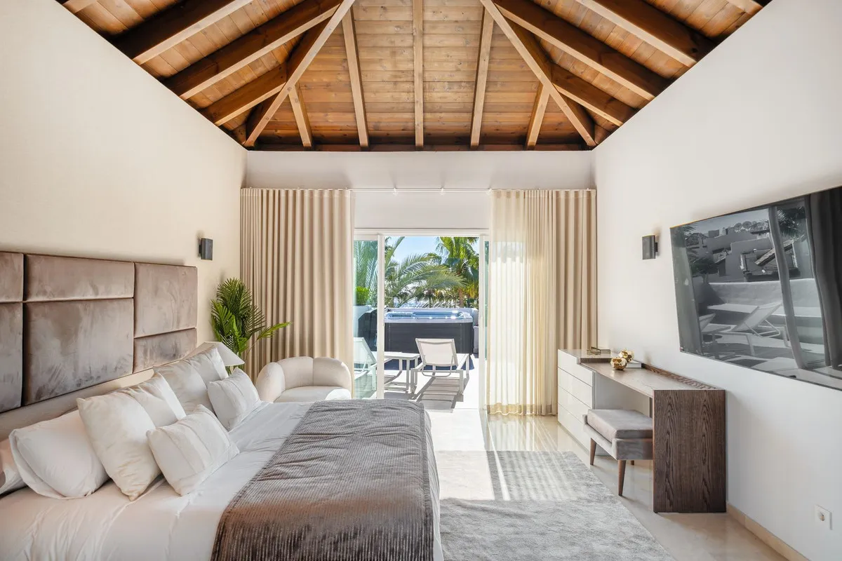 01fd10e4-3266-459e-a818-cdcc501a3825