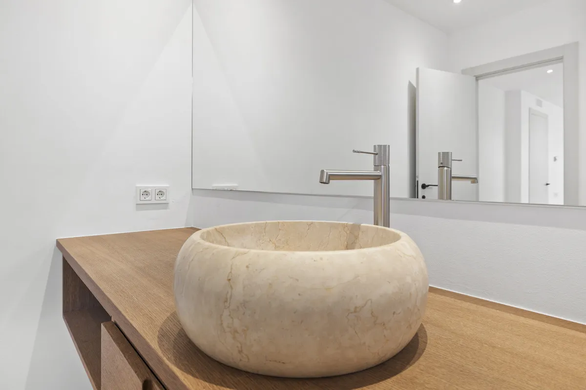 0f9770ec-1a42-45d6-bee6-80cda30344fd