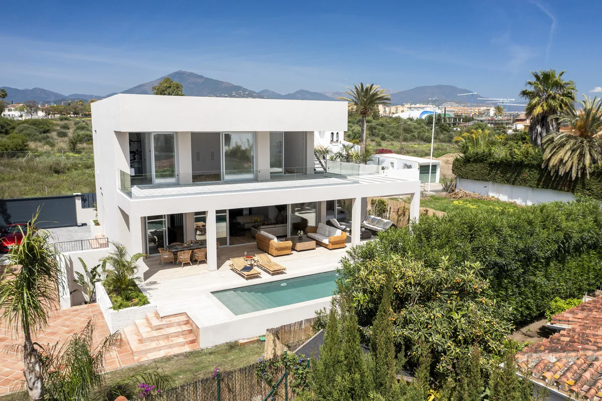 Luxury Beachside Villa in San Pedro de Alcántara, Marbella
