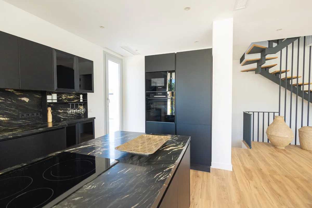 a2a9a082-22cc-4a81-beda-dd9018e273c3