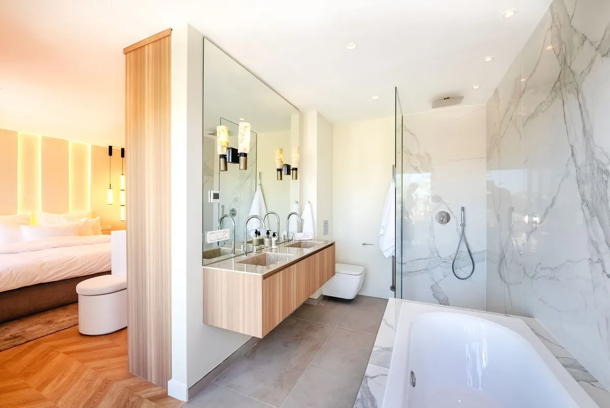 05178999-d541-4167-8673-1a2545712306