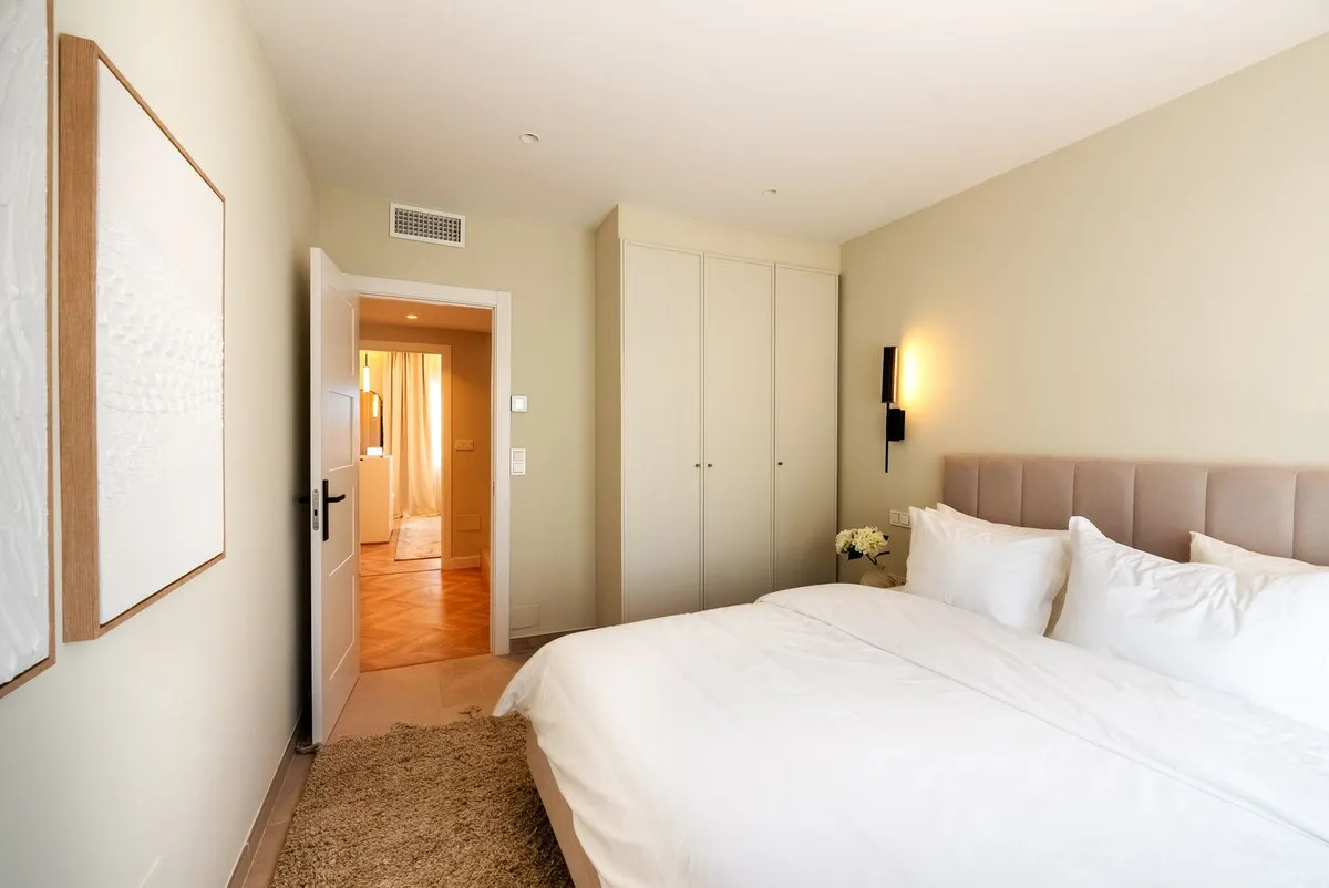 3dc3e843-a97d-4aee-aeb8-1c48f0e5b913