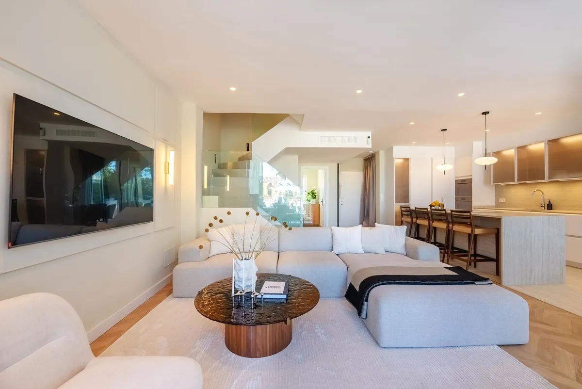 d4e619cb-199a-4b4f-aefb-35372c658d6d