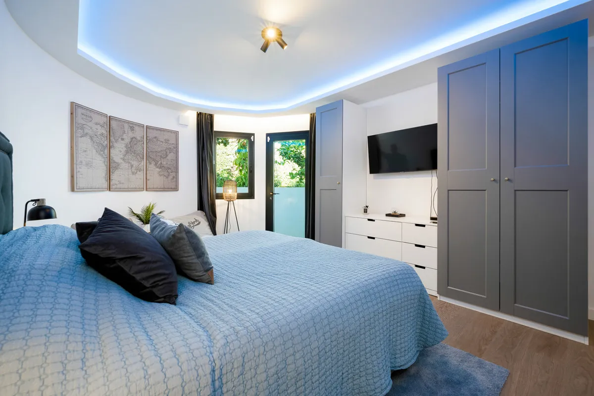 2e900a5a-cc63-47c1-800d-2cc381556cda